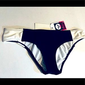 Roxy Swim large bikini swim suit bottom. NWT. Non smoking home.